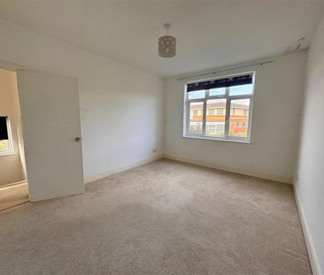 4 bedroom semi-detached house to rent - Photo 5