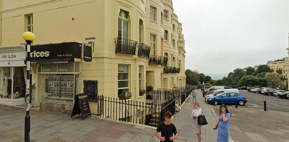 2 Bed Flat, Brunswick Place, BN3 - Photo 2