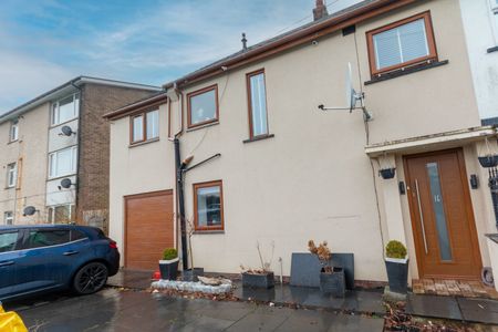 4 bedroom semi-detached house to rent - Photo 2