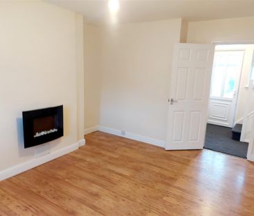 3 bedroom Semi-detached house to rent - Photo 1