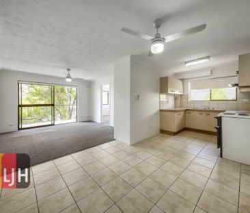 LOVELY ONE BEDROOM UNIT IN EXCELLENT POSITION! - Photo 2