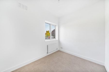 3 bedroom end of terrace house to rent - Photo 5