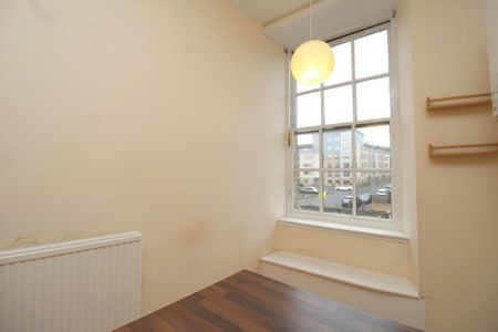 3 bedroom flat to rent - Photo 4