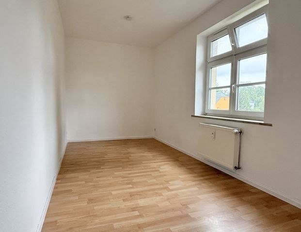 3-Raum Wohnung • Tageslichtbad • Wohnküche • Weiße Türen • Laminat • Reichenbrand • Anschauen!? - Foto 1