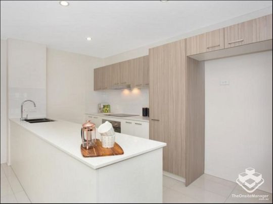 2 bedroom modern apartment in popular Corinda - Photo 1