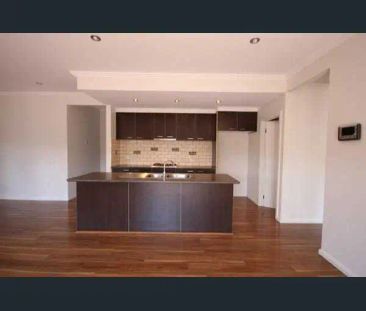 “4 bedroom Modern Family Living in Craigieburn's Best Pocket ✨” - Photo 1