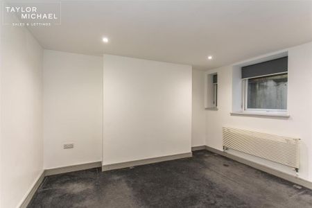 3 bedroom flat to rent - Photo 2