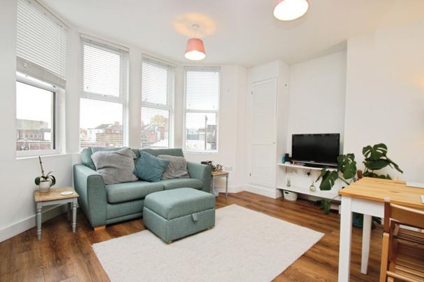 2 bedroom flat to rent - Photo 1