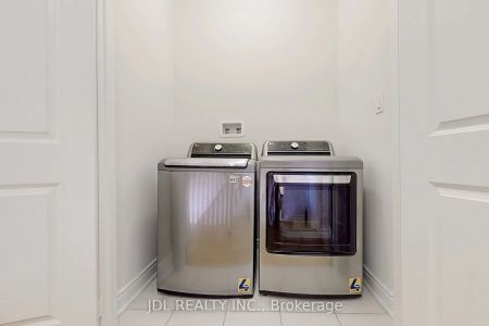 Condo Townhouse For Lease | N9249432 - Photo 2