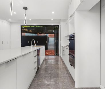 Stunning Family Home - Photo 4