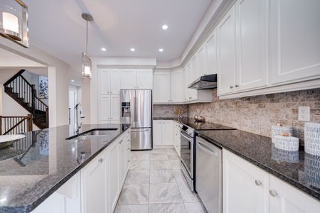 For Lease - 385 Dahlia Trail, Oakville, Ontario - Photo 3