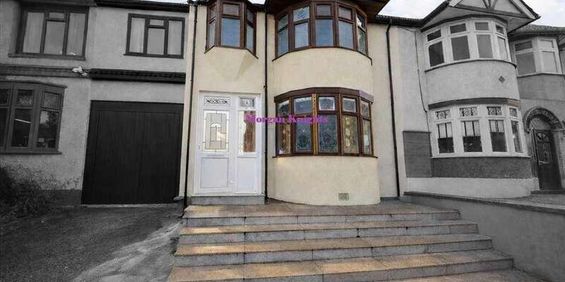 South Park Drive, Ilford, IG3 - Photo 3