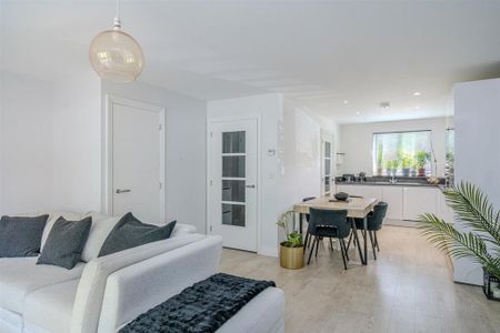 3 bedroom property to rent - Photo 2