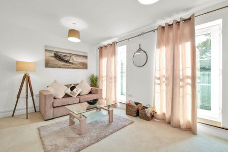 5 bedroom semi-detached house to rent - Photo 4