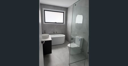 Modern 4-Bed Townhouse in Prime Avondale Heights - Photo 5