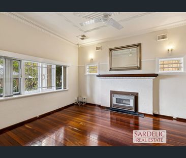 LARGE FAMILY HOME WITH CITY OUTLOOK - Photo 3