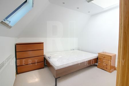 1-Bedroom Period Conversion Flat – Ossulton Way, London N2 0DS - Photo 2