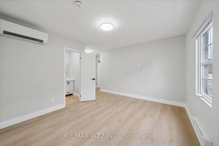 251 Simcoe Street S #103 - Photo 4