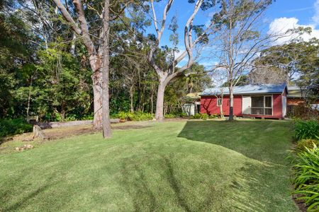 Family home with multiple living areas - Photo 5