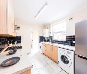 4 bedroom terraced house to rent - Photo 5