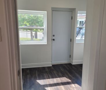 For Lease - 44 Bartonville Avenue Unit# 1, Toronto, Ontario - Photo 3