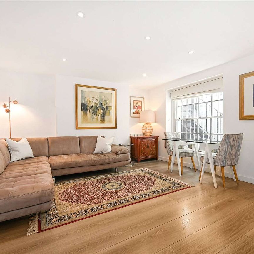 A bright two bedroom apartment with a private entrance, private patio space as well as access to the beautiful Brompton Square Communal Gardens - Photo 1