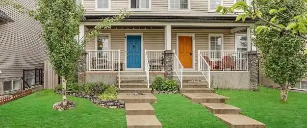 Beautiful 3-Bedroom 2.5 bath Main Floor | Calgary - Photo 1