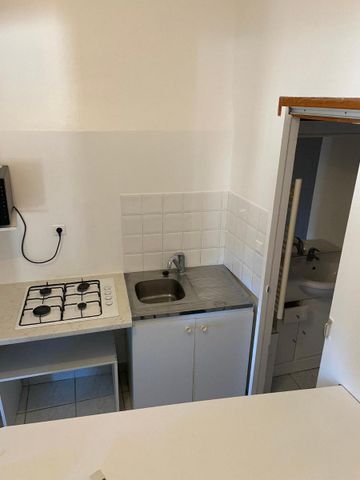 Location Appartement 26m² TOURVES 83170 - Photo 2