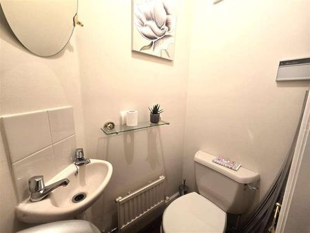 Herbs End, Farnborough, GU14 - Photo 3