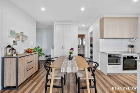 Spacious with views - Photo 5