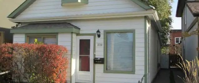 Renting entire house furnished for a 6 month term (excellent location). — 2 Bedrooms House - Photo 1