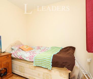4 bedroom terraced house to rent - Photo 6