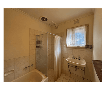 Enchanting 3-Bedroom 1-Bathroom Home for Rent in Ingle Farm! - Photo 5