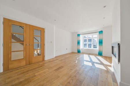 4 bedroom semi-detached house to rent - Photo 3