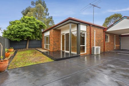 Bright and Spacious Family Home in Prime Location - Photo 2