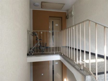 + + + EINBAUKÜCHE, AUFZUG, BALKON, 2,5 Raum Wohnung - lässt keine Wünsche offen+ + + - Photo 2