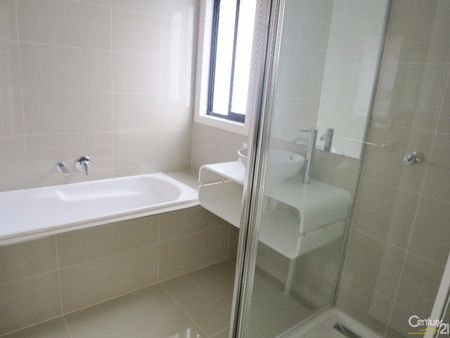 Modern Townhouse in Central Location! - Photo 3