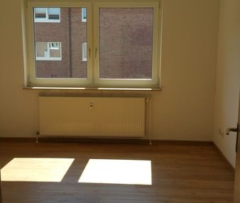 Gute Aussichten! Helle 2-Zimmer-Wohnung mit (halb-) offener Küche i... - Foto 4