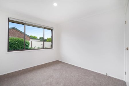 Family Comfort and Easy Living in a Quiet Moss Vale Setting - Photo 5