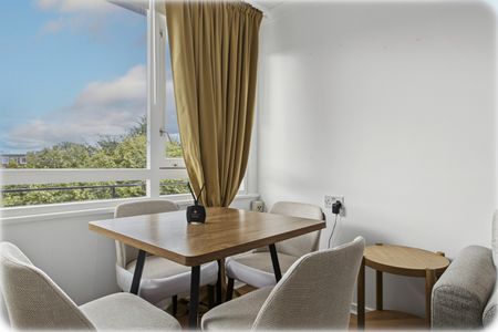 1 Bed Flat, Justin Close, TW8 - Photo 4
