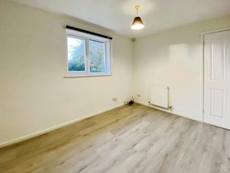 2 bedroom semi-detached house to rent - Photo 4