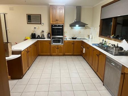 Endeavour Hills - Photo 3