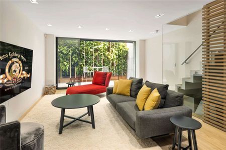 Elegant Knightsbridge Living Overlooking Montpelier Square Gardens - Photo 3