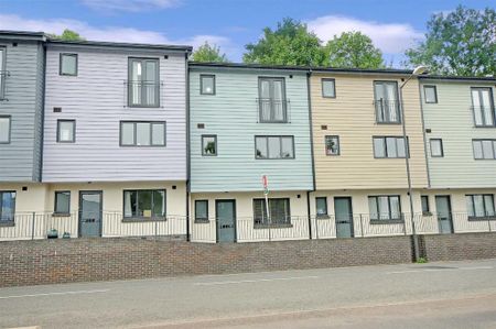3 bedroom terraced house to rent - Photo 2
