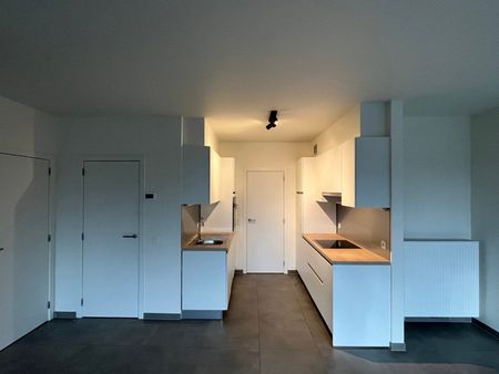 Tijdloos, energiezuinig 2 slaapkamer appartement - Photo 3