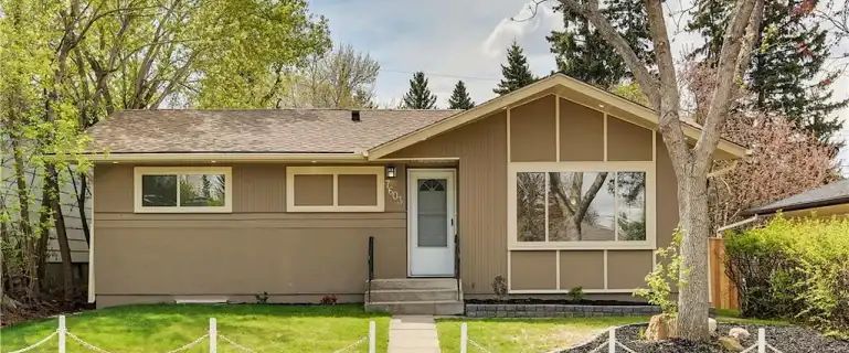 Completely Renovated 2 Bedroom Basement Suite | 7603 Fairmount Drive Southeast, Calgary - Photo 1