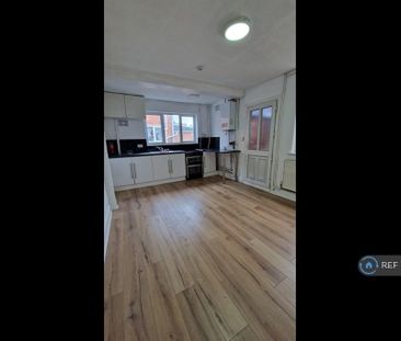 2 bedroom semi-detached house to rent - Photo 5