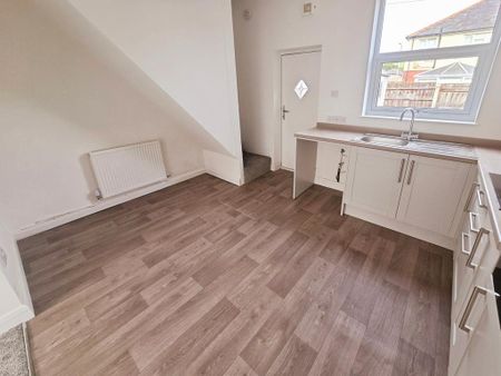 2 bedroom terraced house to rent - Photo 4
