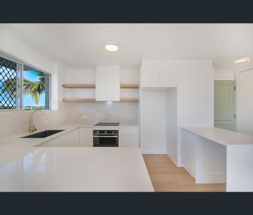 8/128 Marine Parade, Southport, Qld 4215 - Photo 4