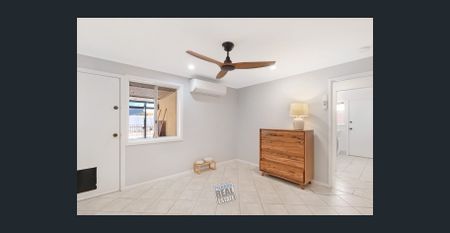 Freshly updated 3 x 1 with a pool! - Photo 4